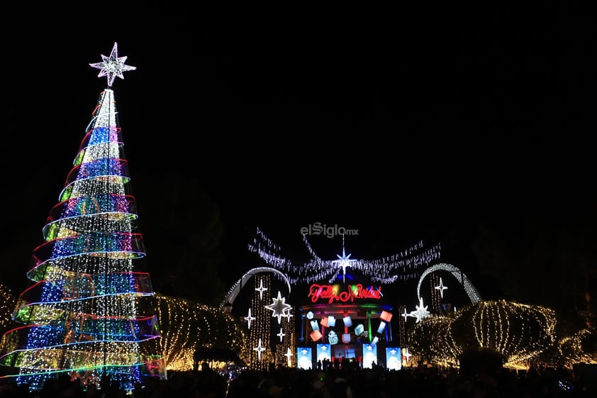 La ciudad de Durango luce su alumbrado navideño en el Centro Histórico