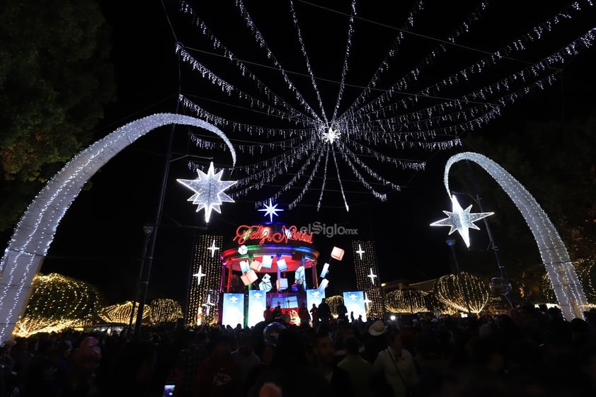 La ciudad de Durango luce su alumbrado navideño en el Centro Histórico