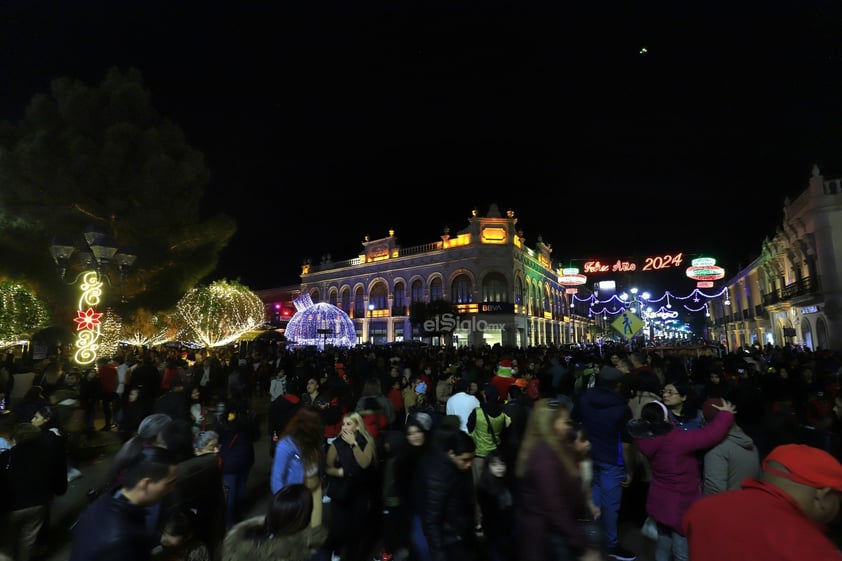 La ciudad de Durango luce su alumbrado navideño en el Centro Histórico