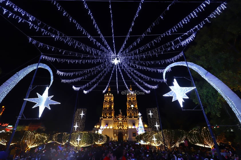 La ciudad de Durango luce su alumbrado navideño en el Centro Histórico