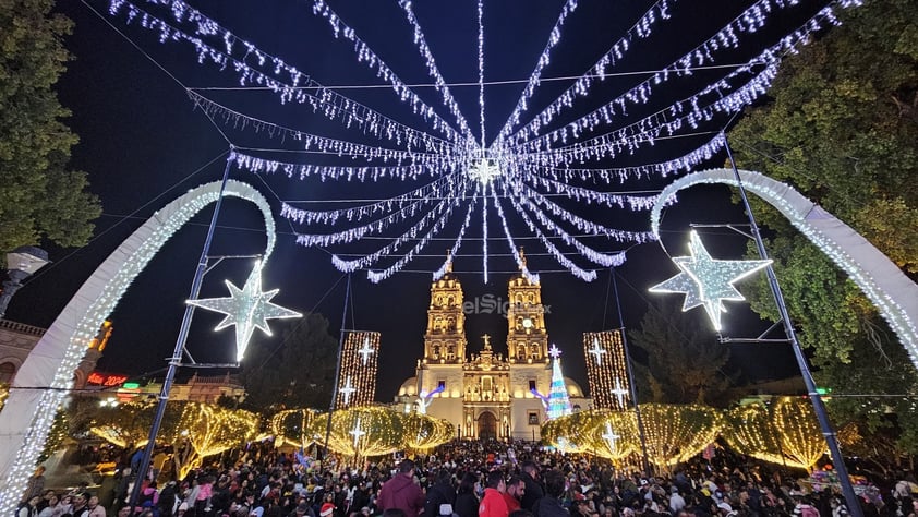 La ciudad de Durango luce su alumbrado navideño en el Centro Histórico