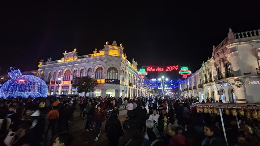 La ciudad de Durango luce su alumbrado navideño en el Centro Histórico