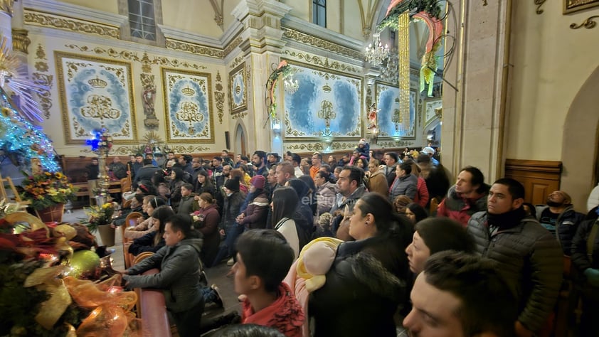 Cientos de duranguenses se congregaron en el Santuario de Nuestra Señora de Guadalupe para las tradicionales mañanitas a la Virgen de Guadalupe