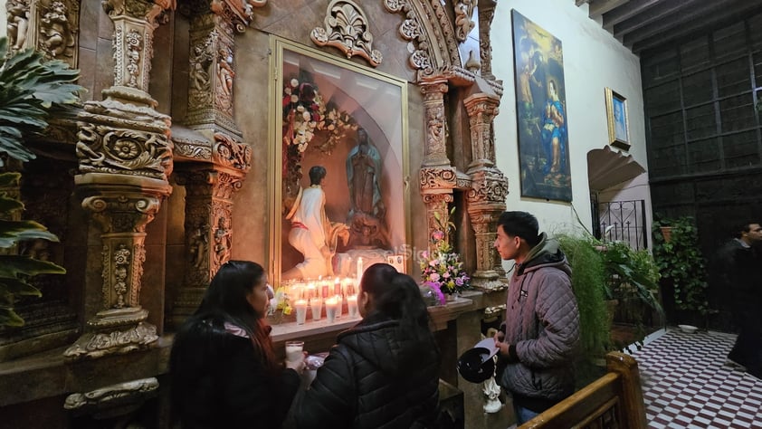 Cientos de duranguenses se congregaron en el Santuario de Nuestra Señora de Guadalupe para las tradicionales mañanitas a la Virgen de Guadalupe