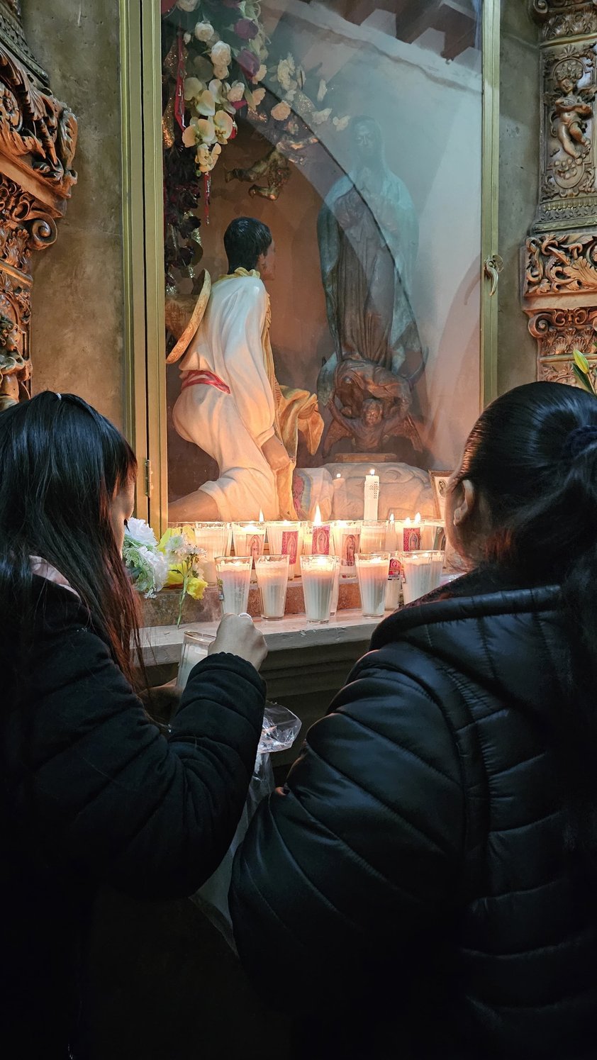 Cientos de duranguenses se congregaron en el Santuario de Nuestra Señora de Guadalupe para las tradicionales mañanitas a la Virgen de Guadalupe