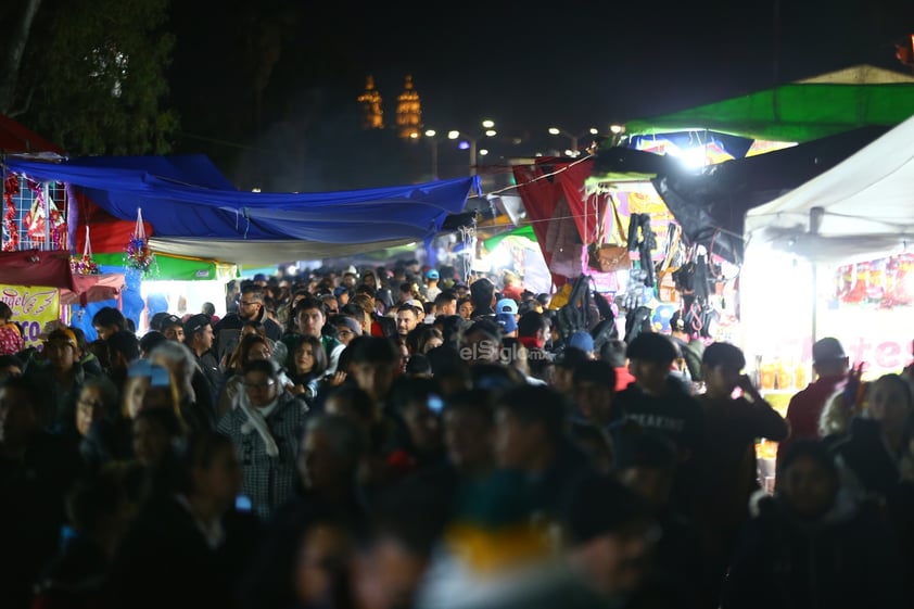 Cientos de duranguenses se congregaron en el Santuario de Nuestra Señora de Guadalupe para las tradicionales mañanitas a la Virgen de Guadalupe