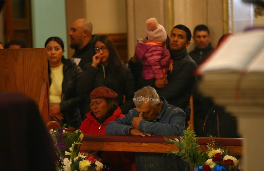 Cientos de duranguenses se congregaron en el Santuario de Nuestra Señora de Guadalupe para las tradicionales mañanitas a la Virgen de Guadalupe