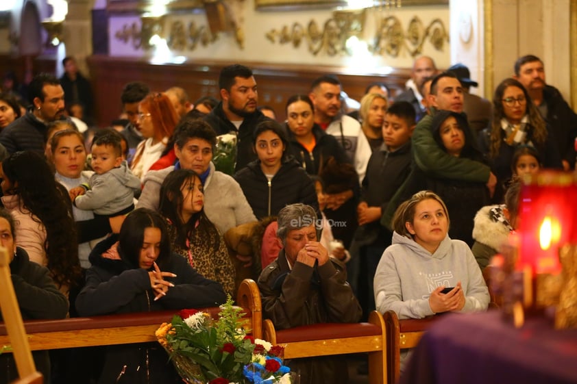 Cientos de duranguenses se congregaron en el Santuario de Nuestra Señora de Guadalupe para las tradicionales mañanitas a la Virgen de Guadalupe