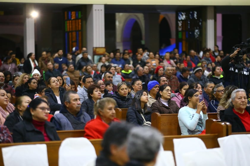 Cientos de duranguenses se congregaron en el Santuario de Nuestra Señora de Guadalupe para las tradicionales mañanitas a la Virgen de Guadalupe