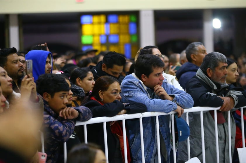 Cientos de duranguenses se congregaron en el Santuario de Nuestra Señora de Guadalupe para las tradicionales mañanitas a la Virgen de Guadalupe