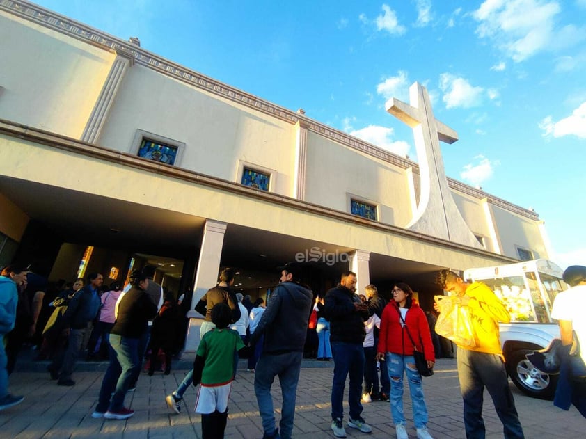 Duranguenses se congregan en el el Santuario de Nuestra Señora de Guadalupe