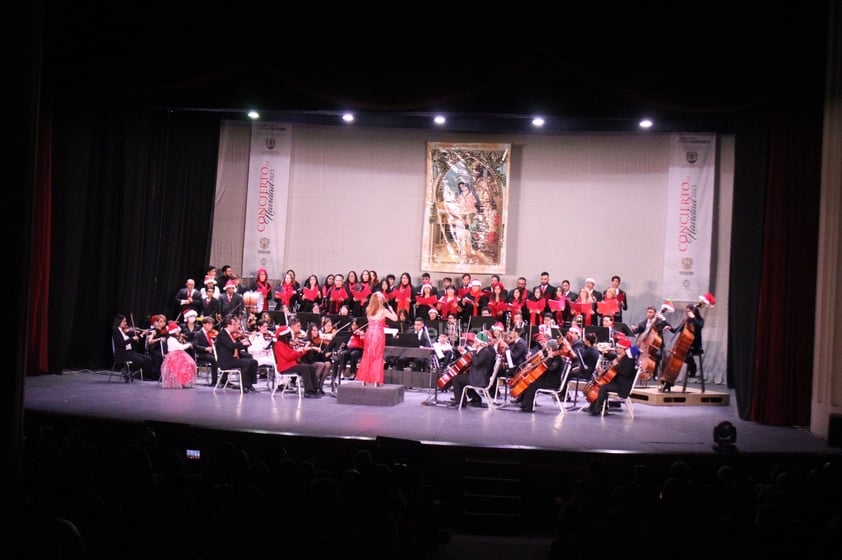 Como cada año, la Orquesta Sinfónica Cesaretti presentó en el Teatro Ricardo Castro el 'Concierto de Navidad 2023', un espectáculo musical dirigido por Clementina Cesaretti.