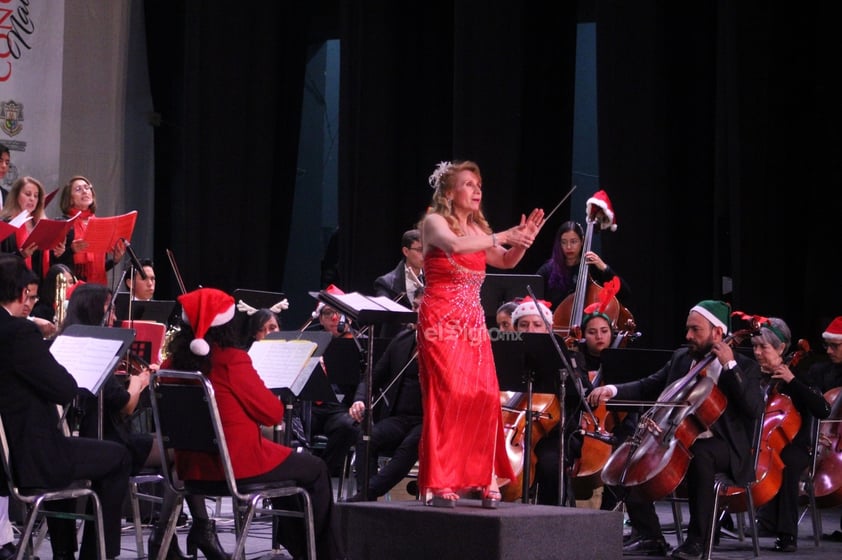 Como cada año, la Orquesta Sinfónica Cesaretti presentó en el Teatro Ricardo Castro el 'Concierto de Navidad 2023', un espectáculo musical dirigido por Clementina Cesaretti.