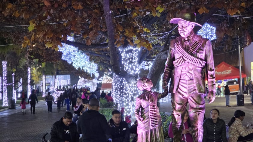 Familias Duranguenses disfrutan la Feria Navideña