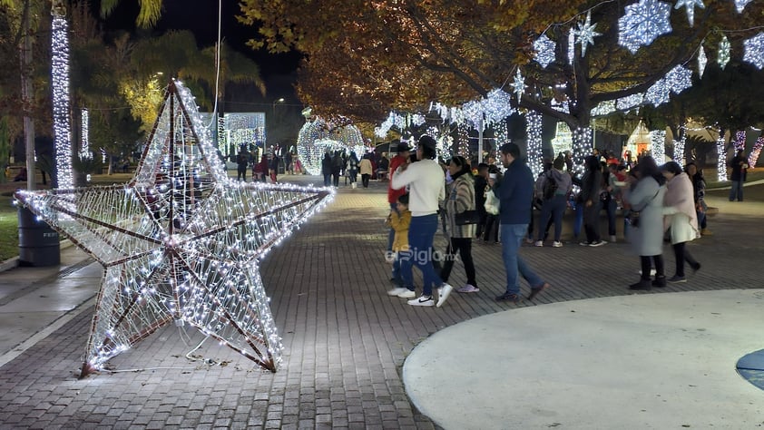 Familias Duranguenses disfrutan la Feria Navideña