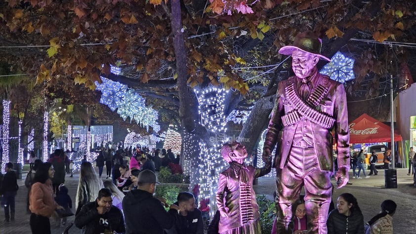 Familias Duranguenses disfrutan la Feria Navideña