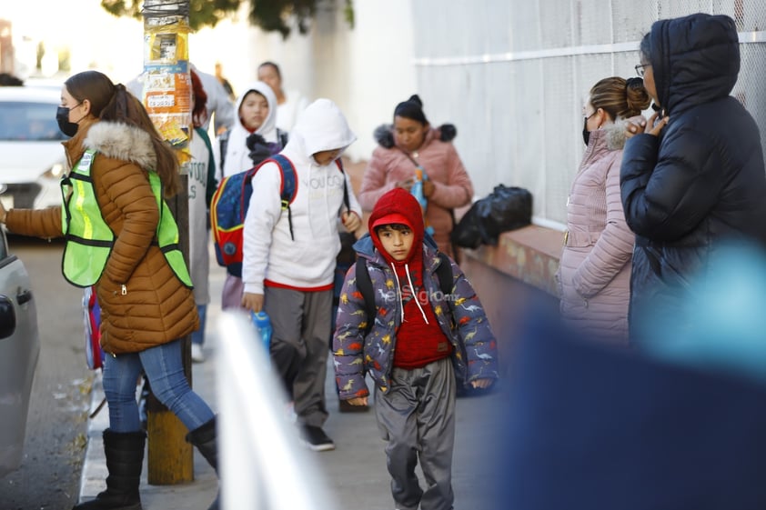 Este lunes, bajo una mañana fría, alumnos y alumnas de educación básica regresaron a clases en Durango.