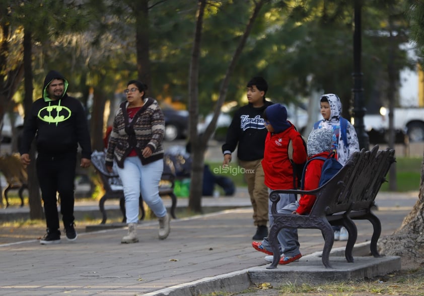 Este lunes, bajo una mañana fría, alumnos y alumnas de educación básica regresaron a clases en Durango.