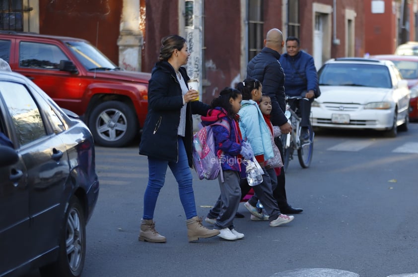 Este lunes, bajo una mañana fría, alumnos y alumnas de educación básica regresaron a clases en Durango.