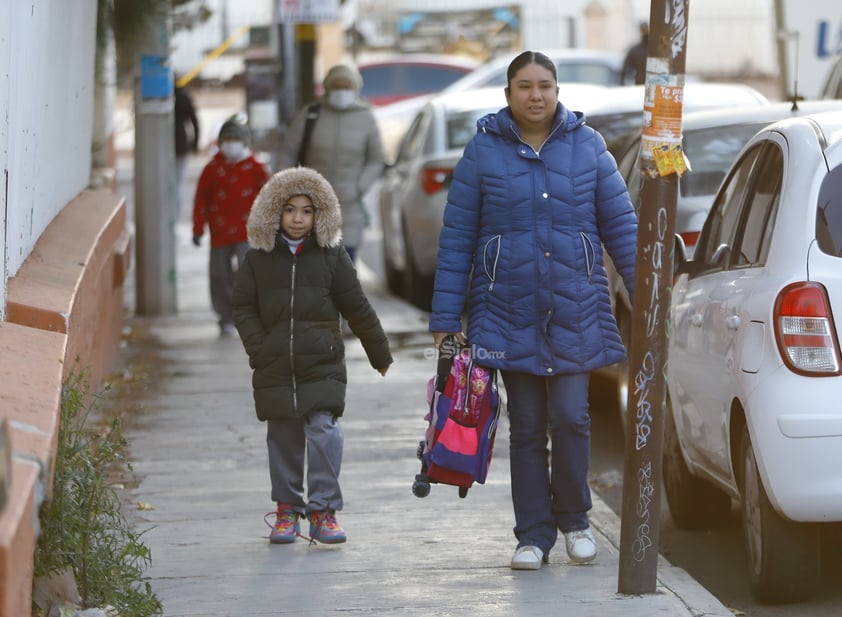 Este lunes, bajo una mañana fría, alumnos y alumnas de educación básica regresaron a clases en Durango.