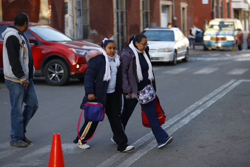 Este lunes, bajo una mañana fría, alumnos y alumnas de educación básica regresaron a clases en Durango.