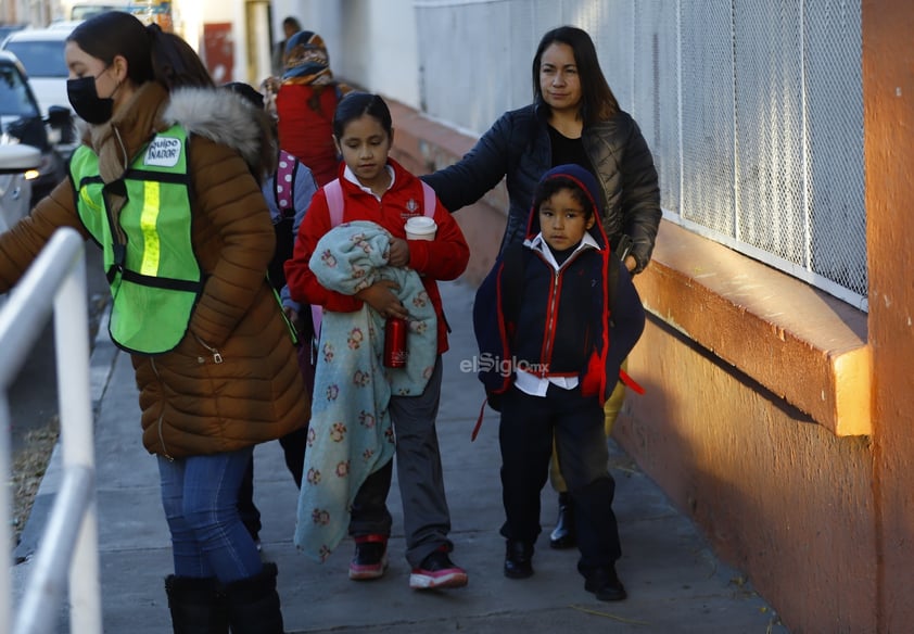 Este lunes, bajo una mañana fría, alumnos y alumnas de educación básica regresaron a clases en Durango.