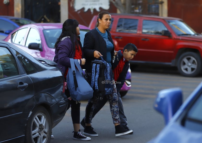 Este lunes, bajo una mañana fría, alumnos y alumnas de educación básica regresaron a clases en Durango.