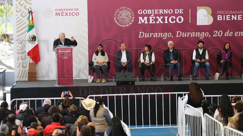 Este sábado, el presidente Andrés Manuel López Obrador visitó la capital duranguense, la primera desde el inicio de su mandato. Algunas personas aprovecharon  para manifestarse, tales como el sector salud y educativo.