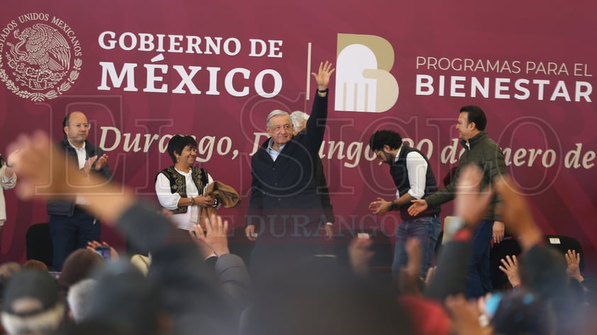 Este sábado, el presidente Andrés Manuel López Obrador visitó la capital duranguense, la primera desde el inicio de su mandato. Algunas personas aprovecharon  para manifestarse, tales como el sector salud y educativo.