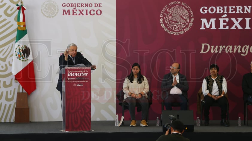 Este sábado, el presidente Andrés Manuel López Obrador visitó la capital duranguense, la primera desde el inicio de su mandato. Algunas personas aprovecharon  para manifestarse, tales como el sector salud y educativo.