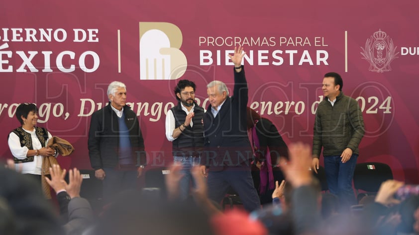 Este sábado, el presidente Andrés Manuel López Obrador visitó la capital duranguense, la primera desde el inicio de su mandato. Algunas personas aprovecharon  para manifestarse, tales como el sector salud y educativo.