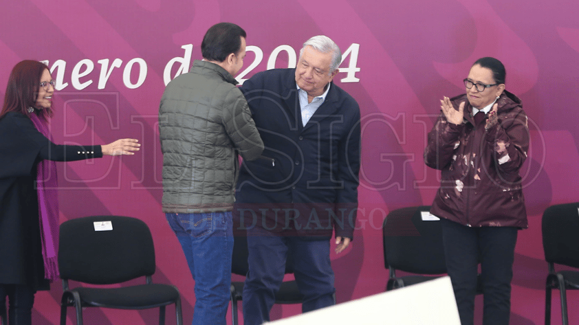 Este sábado, el presidente Andrés Manuel López Obrador visitó la capital duranguense, la primera desde el inicio de su mandato. Algunas personas aprovecharon  para manifestarse, tales como el sector salud y educativo.