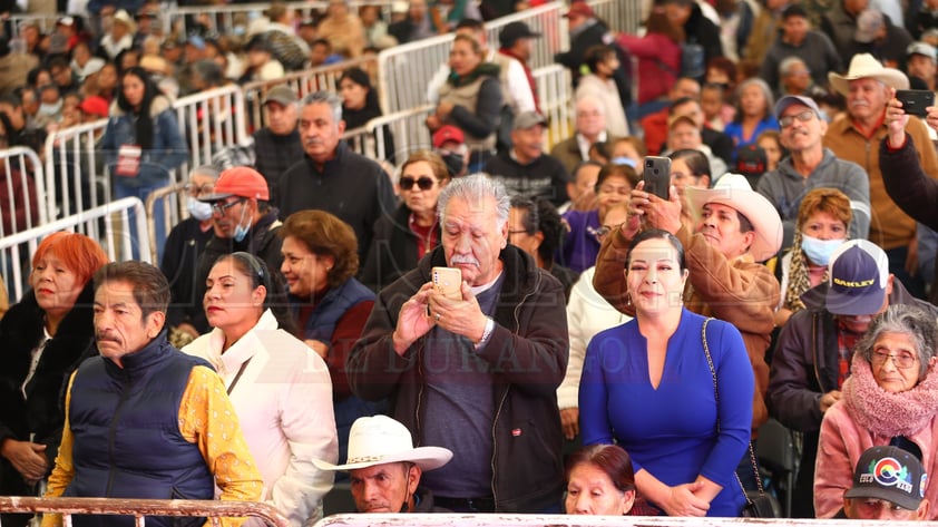 Este sábado, el presidente Andrés Manuel López Obrador visitó la capital duranguense, la primera desde el inicio de su mandato. Algunas personas aprovecharon  para manifestarse, tales como el sector salud y educativo.