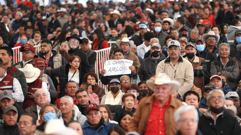 Este sábado, el presidente Andrés Manuel López Obrador visitó la capital duranguense, la primera desde el inicio de su mandato. Algunas personas aprovecharon  para manifestarse, tales como el sector salud y educativo.