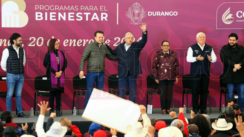 Este sábado, el presidente Andrés Manuel López Obrador visitó la capital duranguense, la primera desde el inicio de su mandato. Algunas personas aprovecharon  para manifestarse, tales como el sector salud y educativo.