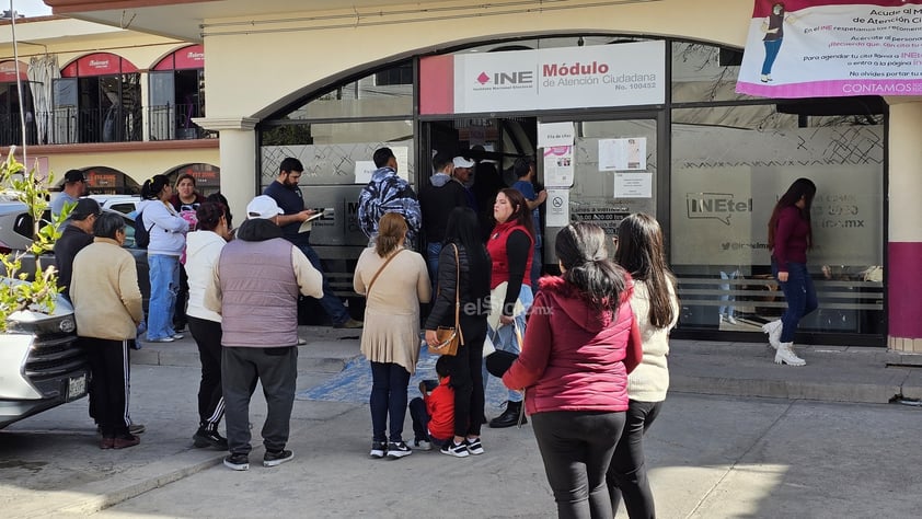 En Durango, módulos del INE presentan gran afluencia de ciudadanos por los últimos días para renovar este documento oficial.