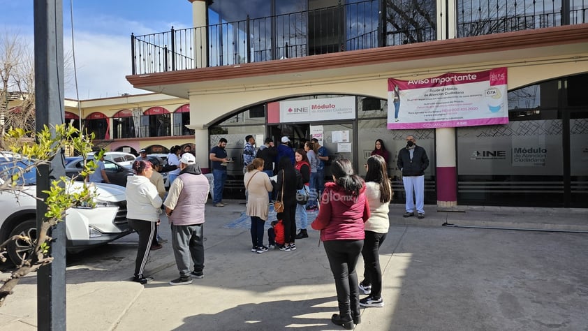 En Durango, módulos del INE presentan gran afluencia de ciudadanos por los últimos días para renovar este documento oficial.