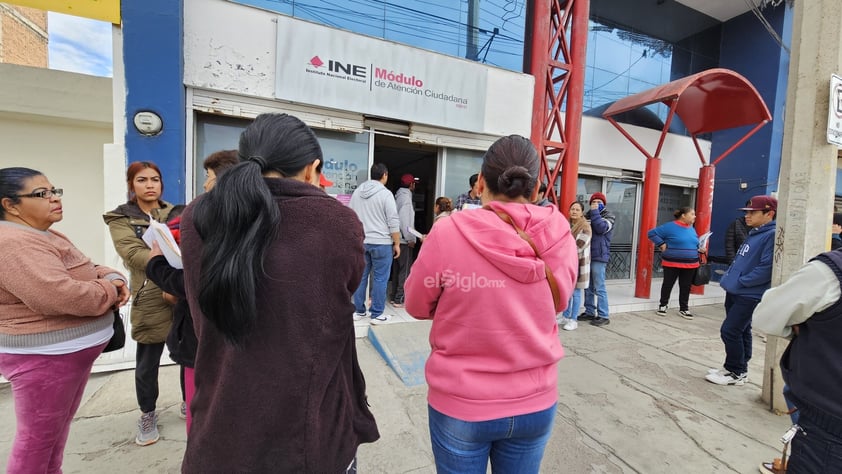 En Durango, módulos del INE presentan gran afluencia de ciudadanos por los últimos días para renovar este documento oficial.