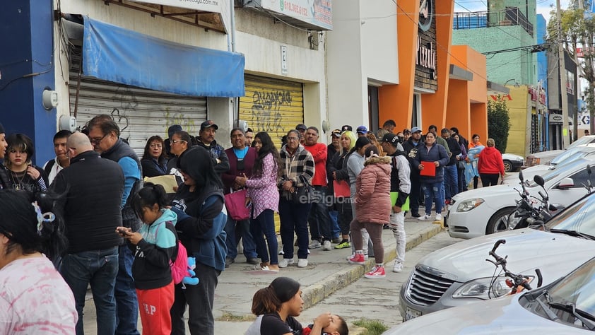 En Durango, módulos del INE presentan gran afluencia de ciudadanos por los últimos días para renovar este documento oficial.