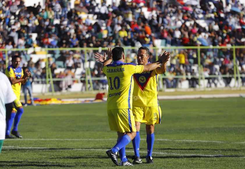 Exestrellas del Club América salieron la tarde del sábado 27 de enero al estadio Francisco Zarco y sorprender a la afición duranguense con el tradicional Juego de Leyendas.