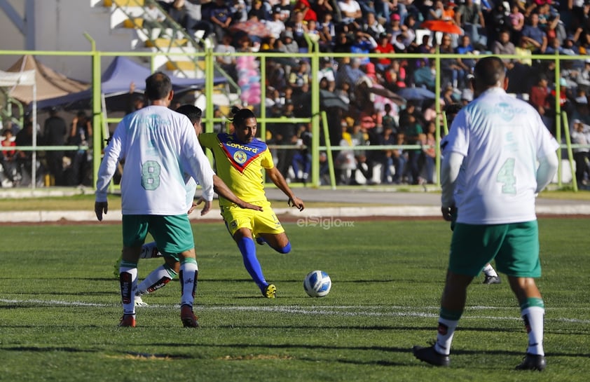 Exestrellas del Club América salieron la tarde del sábado 27 de enero al estadio Francisco Zarco y sorprender a la afición duranguense con el tradicional Juego de Leyendas.