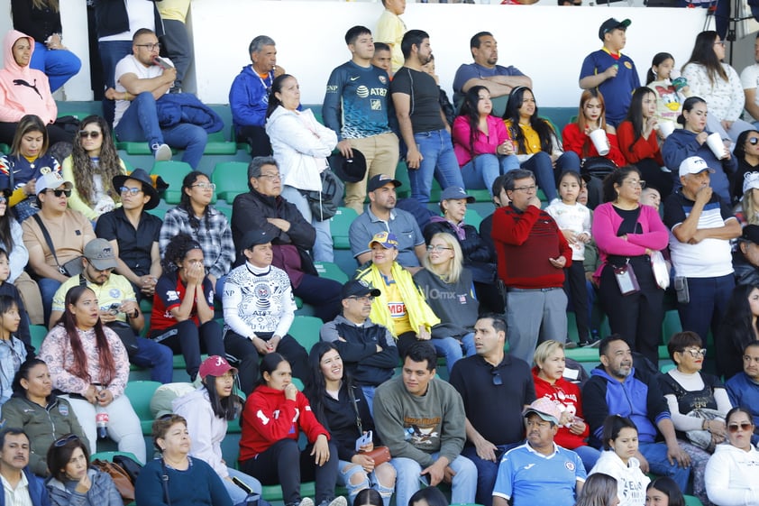 Exestrellas del Club América salieron la tarde del sábado 27 de enero al estadio Francisco Zarco y sorprender a la afición duranguense con el tradicional Juego de Leyendas.