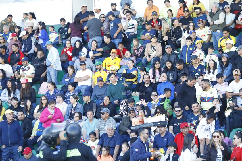 Exestrellas del Club América salieron la tarde del sábado 27 de enero al estadio Francisco Zarco y sorprender a la afición duranguense con el tradicional Juego de Leyendas.