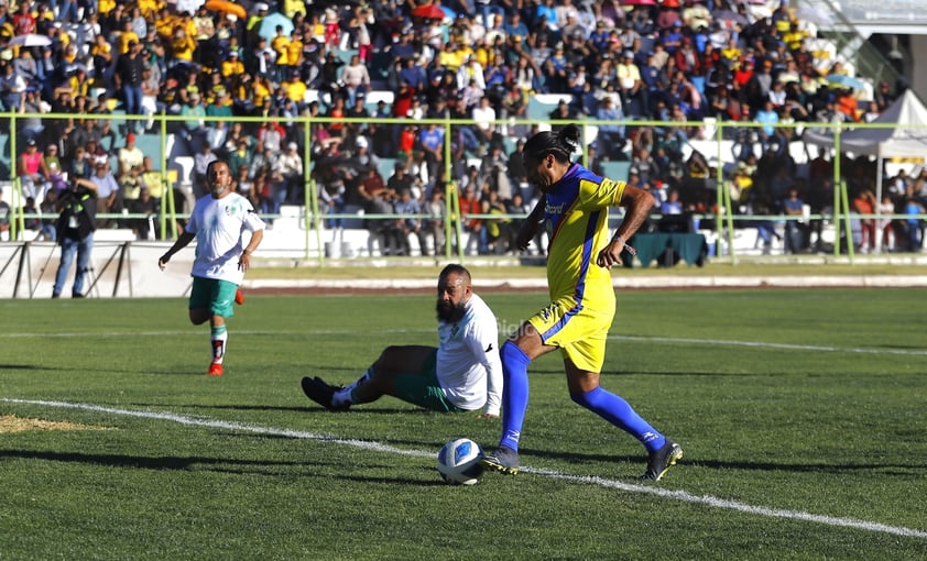 Exestrellas del Club América salieron la tarde del sábado 27 de enero al estadio Francisco Zarco y sorprender a la afición duranguense con el tradicional Juego de Leyendas.