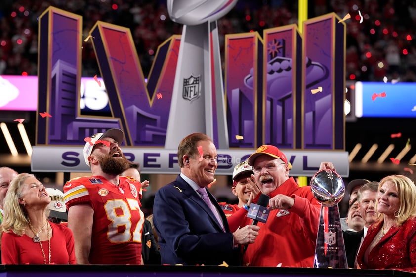 Mahomes se coronó con el tercer Super Bowl de su carrera y prolongó la dinastía de los Chiefs, que lucen ahora cuatro trofeos Vince Lombardi en sus vitrinas.