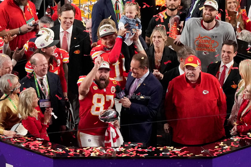 Mahomes se coronó con el tercer Super Bowl de su carrera y prolongó la dinastía de los Chiefs, que lucen ahora cuatro trofeos Vince Lombardi en sus vitrinas.