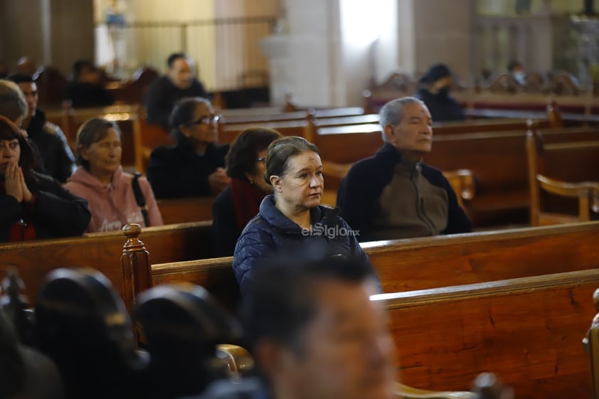 Esta mañana, duranguenses acudieron a Catedral para celebrar el miércoles de ceniza y así dar inicio a la cuaresma.