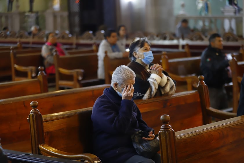 Esta mañana, duranguenses acudieron a Catedral para celebrar el miércoles de ceniza y así dar inicio a la cuaresma.