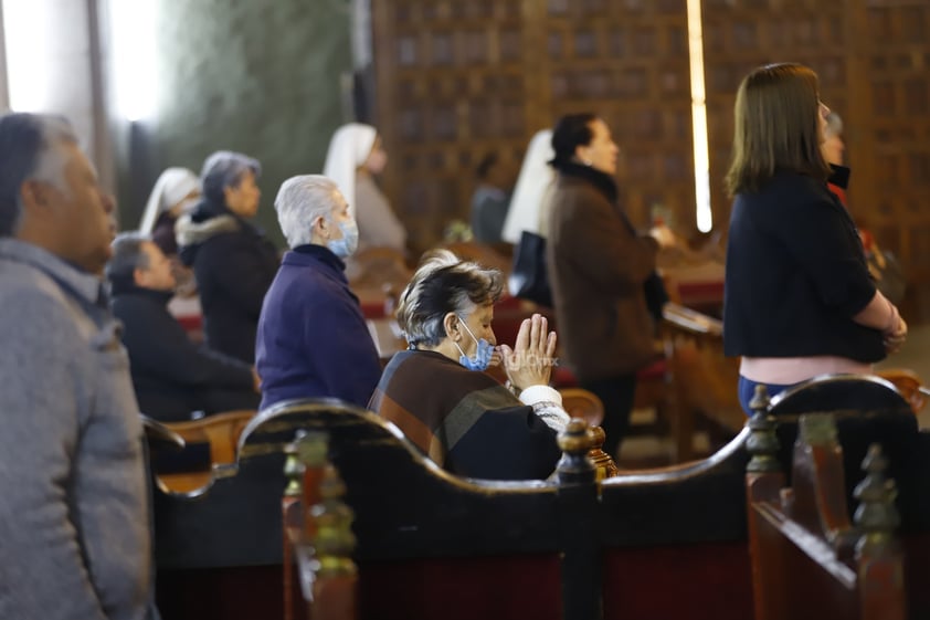 Esta mañana, duranguenses acudieron a Catedral para celebrar el miércoles de ceniza y así dar inicio a la cuaresma.