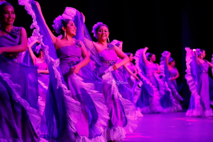 Una celebración del amor, así fue el espectáculo multidisciplinario de la Compañía Korián “Amor, Amor”, la octava edición de este show que reúne desde canto hasta poesía y que este año tuvo como escenario el Teatro Ricardo Castro.